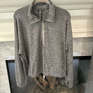 VUORI, Lounge top/Sweatshirt grey.